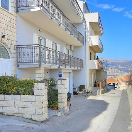 11518c Apartment *